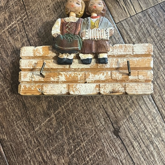 Vintage Anri Carved Wood Key Holder Singing Children Moveable Head Umbrella - Picture 6 of 8